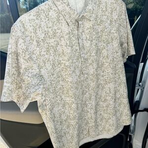 Short sleeve Lululemon Men’s shirt